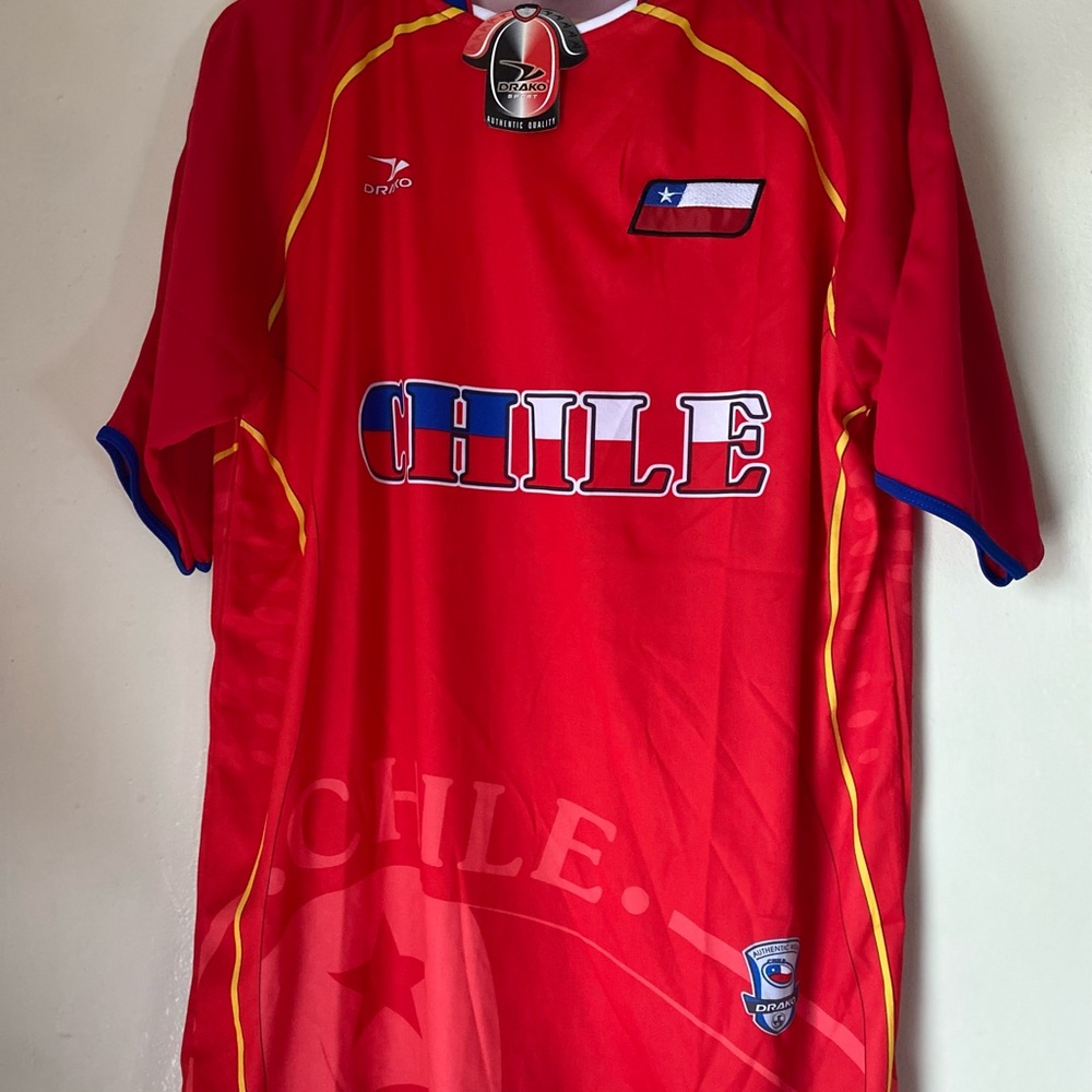 nwt chile soccer futbol jersey md / lg fits like L drako